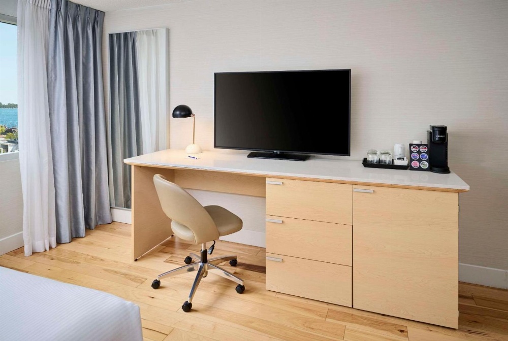 King Suite - Non-Smoking